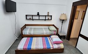 Depto de 2 ambientes zona Guemes (2)